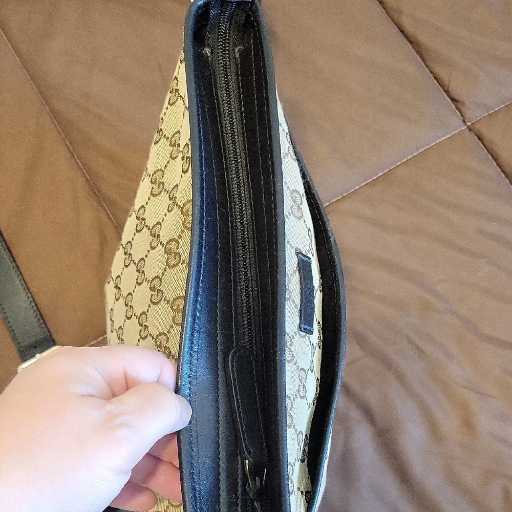 Gucci Beige GG Canvas Crossbody with Red and Green Web Stripe - Picture 9 of 16